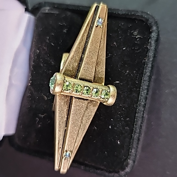 Ring - Picture 2 of 9